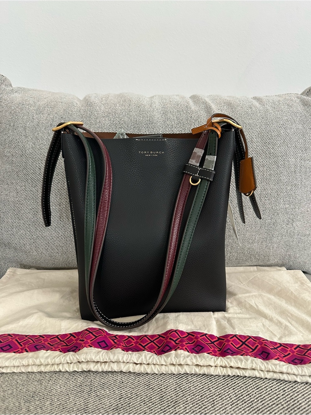 Tory Burch Perry Bucket Hobo Black Leather Shoulder Bag Tote Purse Size Medium